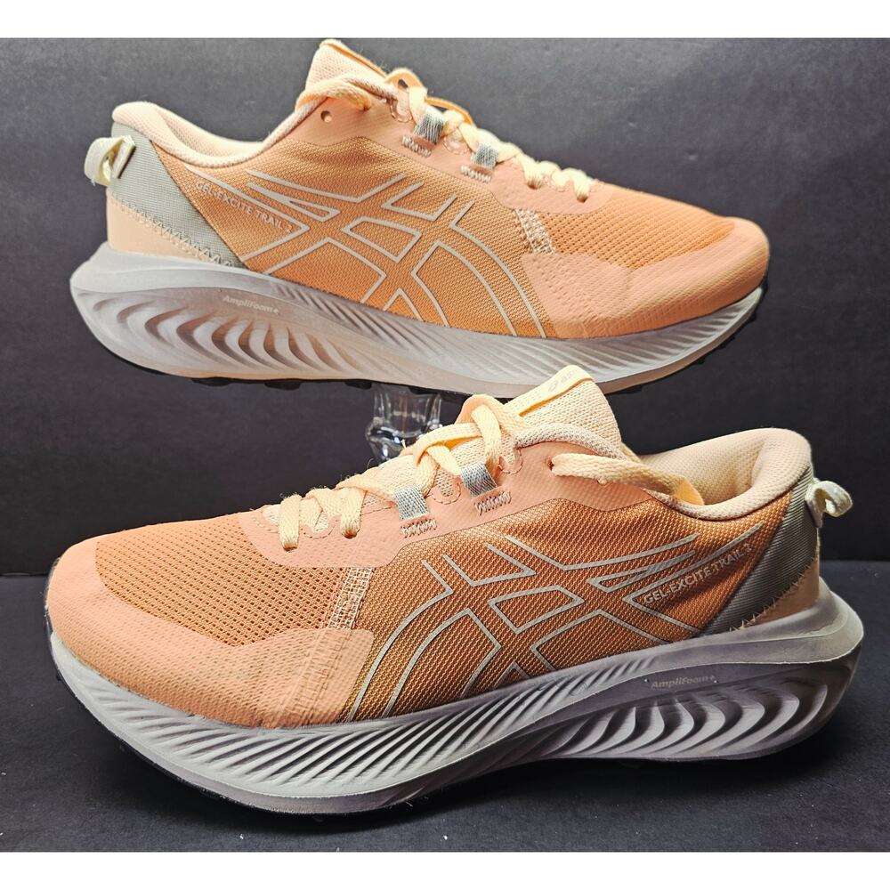Asics Women 7.5 Comfy footwear